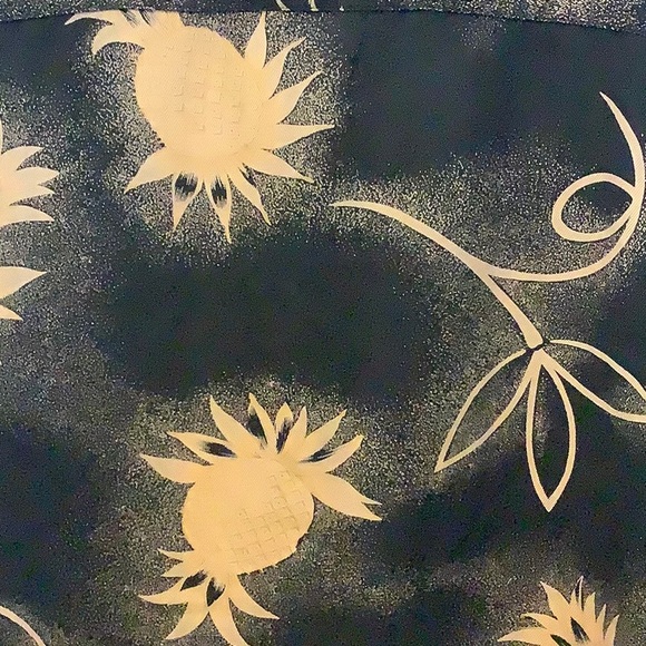 ⛵️Men’s Tommy Bahama 100% Silk Short Sleeve Shirt⛵️ - Picture 5 of 6